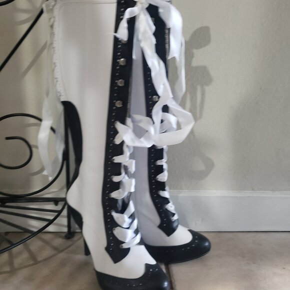 Bordello Lace-Up Knee High Boots, 8M - Picture 4 of 7